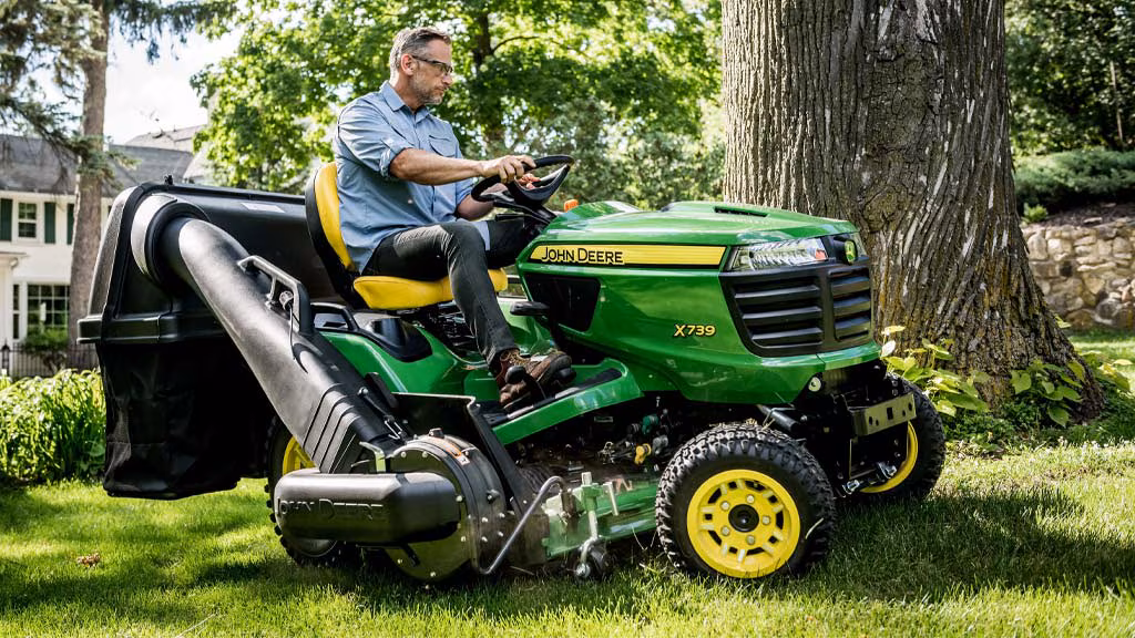 X700 Series John Deere Lawn Tractor